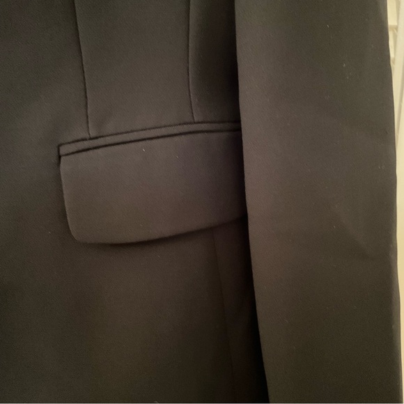 Tahari Black Two Button Blazer, Size 4 - Picture 8 of 12